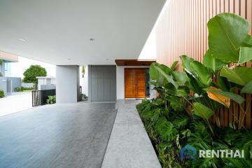 Modern tropical pool villa near city and jomtien  beach!