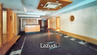 717 SQ.M Retail space for rent in Bangrak