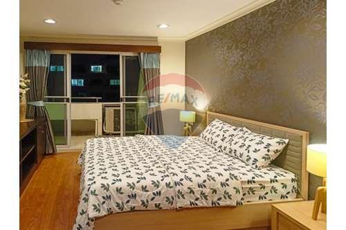 98 Sqm., 2 Beds, 2 Baths Condo listed for ฿ 11,900,000.