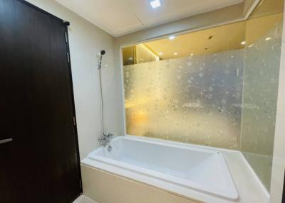 1-bedroom high rise condo for sale close to Phra Khanong BTS station