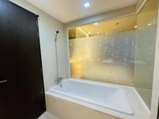 1-bedroom high rise condo for sale close to Phra Khanong BTS station