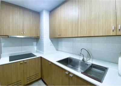 Spacious Apartment in Prime Sukhumvit 3 - 3 Beds, 2 Baths, 170 Sqm