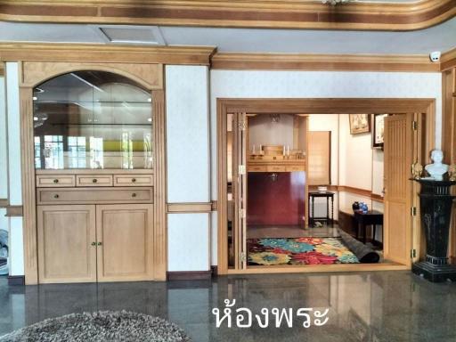 4-bedroom house in compound for sale on Ramkhamhaeng 164