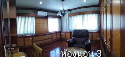 4-bedroom house in compound for sale on Ramkhamhaeng 164