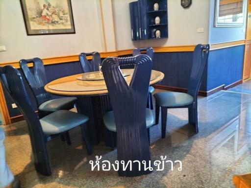 4-bedroom house in compound for sale on Ramkhamhaeng 164