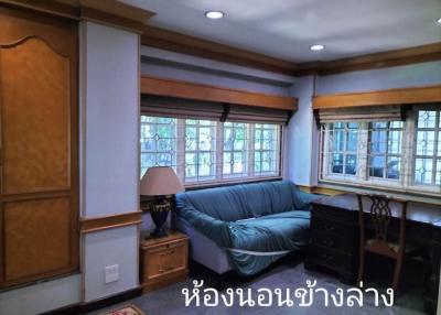 4-bedroom house in compound for sale on Ramkhamhaeng 164