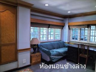 4-bedroom house in compound for sale on Ramkhamhaeng 164