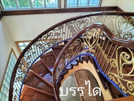 4-bedroom house in compound for sale on Ramkhamhaeng 164