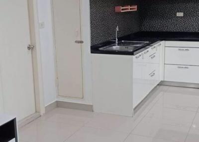 2 bed Condo in JC Tower Khlong Tan Nuea Sub District C020540