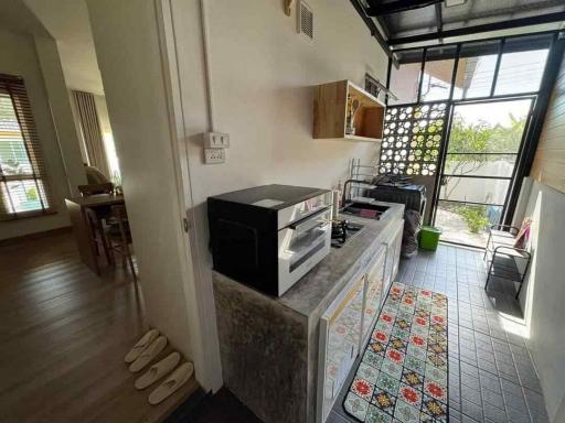 Explore our charming property for sale in Chiang Mai! A fully furnished 3-bedroom house on Saraphi Yang Neng Road, boasting Thai and Western kitchens,3.99M Baht