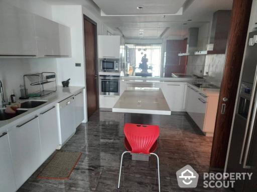 4-BR Condo at Belgravia Residences Condominium near BTS Thong Lor