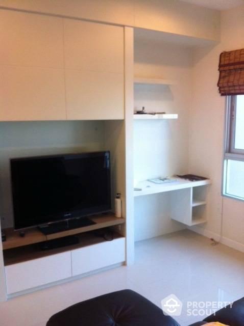 1-BR Condo at Q House Sathorn near BTS Krung Thon Buri