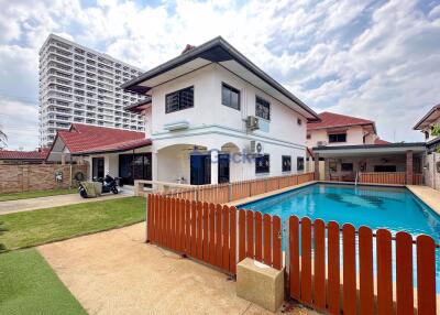 4 Bedrooms House in Royal Park Village Jomtien H011270