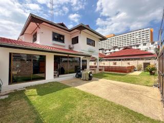 4 Bedrooms House in Royal Park Village Jomtien H011270