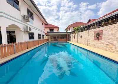 4 Bedrooms House in Royal Park Village Jomtien H011270