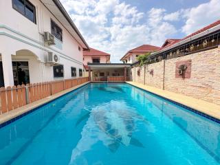 4 Bedrooms House in Royal Park Village Jomtien H011270