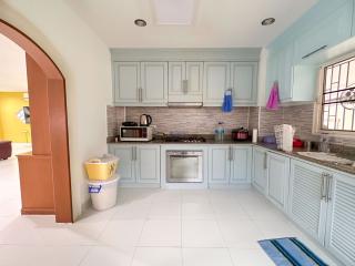 4 Bedrooms House in Royal Park Village Jomtien H011270