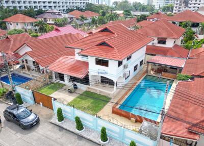 4 Bedrooms House in Royal Park Village Jomtien H011270