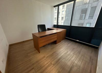 For Rent and sale Bangkok Office Sukhumvit BTS Ekkamai Watthana