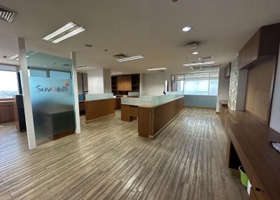 For Rent and sale Bangkok Office Sukhumvit BTS Ekkamai Watthana