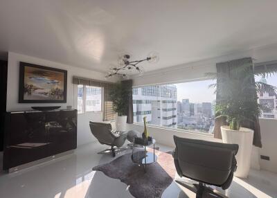 3 bed Condo in Sathorn Gardens Thungmahamek Sub District C020546