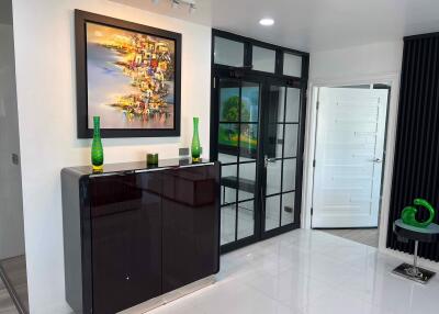 3 bed Condo in Sathorn Gardens Thungmahamek Sub District C020546