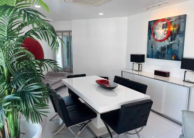 3 bed Condo in Sathorn Gardens Thungmahamek Sub District C020546