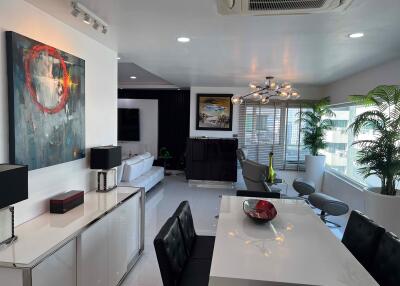 3 bed Condo in Sathorn Gardens Thungmahamek Sub District C020546