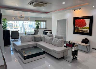 3 bed Condo in Sathorn Gardens Thungmahamek Sub District C020546