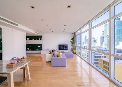 3 ห้องนอน, 3 ห้องน้ำ คอนโด ราคา ฿ 63,800,000