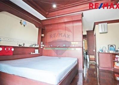 300 Sqm., 4 Beds Townhouse listed for ฿ 13,000,000.