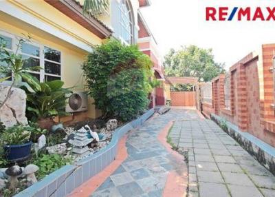 300 Sqm., 4 Beds Townhouse listed for ฿ 13,000,000.
