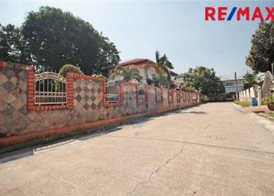 300 Sqm., 4 Beds Townhouse listed for ฿ 13,000,000.