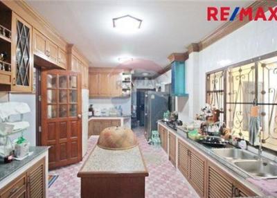 300 Sqm., 4 Beds Townhouse listed for ฿ 13,000,000.