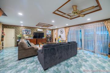 3 Bed House For Sale In North Pattaya - The Boltons