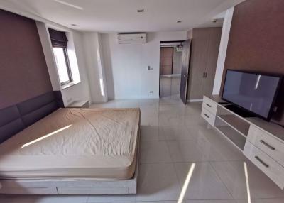 5 bed Penthouse in President Park Sukhumvit 24 Khlongtan Sub District P04322