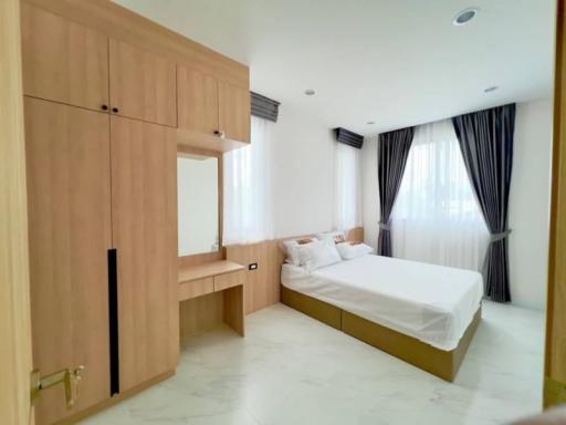 Pool Villa house for sale in Pattaya, great location, fully furnished, convenient travel, Chonburi.