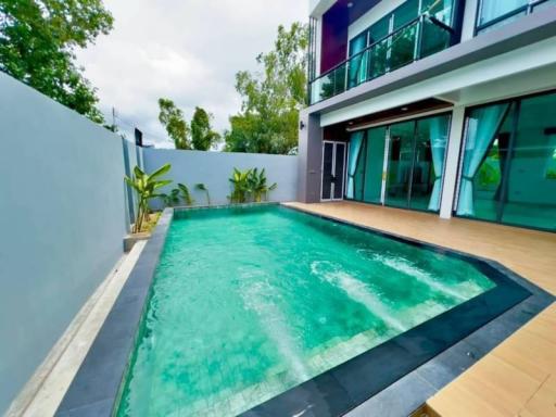 Pool Villa house for sale in Pattaya, great location, fully furnished, convenient travel, Chonburi.