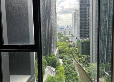 2-BR Condo at Life Asoke - Rama 9 near MRT Phra Ram 9