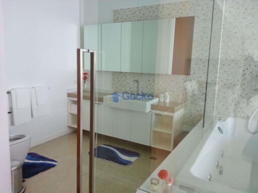 3 Bedrooms Condo in Northpoint Wongamat C008694