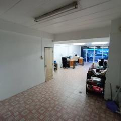 Commercial building for rent, 5 and a half floors, Laem Chabang, Sriracha, Chonburi.
