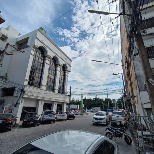 Commercial building for sale, 5 and a half floors, Laem Chabang, Sriracha, Chonburi.