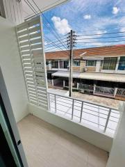 Townhouse for sale in Sriracha, Chakkho, The Central 1, minimalist style, near J-Park Sriracha mall.