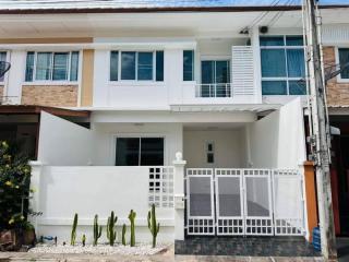 Townhouse for sale in Sriracha, Chakkho, The Central 1, minimalist style, near J-Park Sriracha mall.