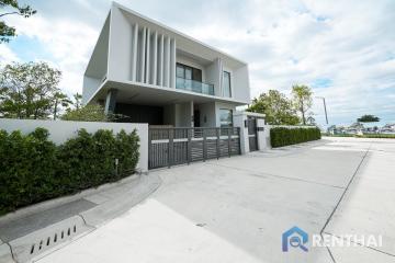 Modern Luxury villa for sale in the biggest village in Pattaya.