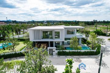 Modern Luxury villa for sale in the biggest village in Pattaya.