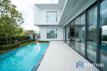 Modern Luxury villa for sale in the biggest village in Pattaya.