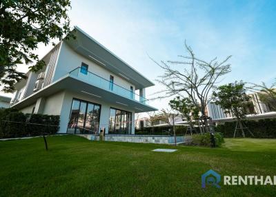 Super luxury villa in Pattaya Thailand only 6 units in the village.
