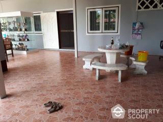 3-BR House near MRT Sam Yot