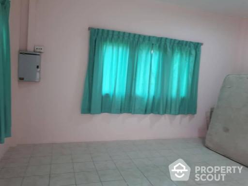 3-BR House near MRT Sam Yot